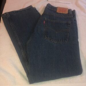 ✔️Levi Straight Leg Jeans 